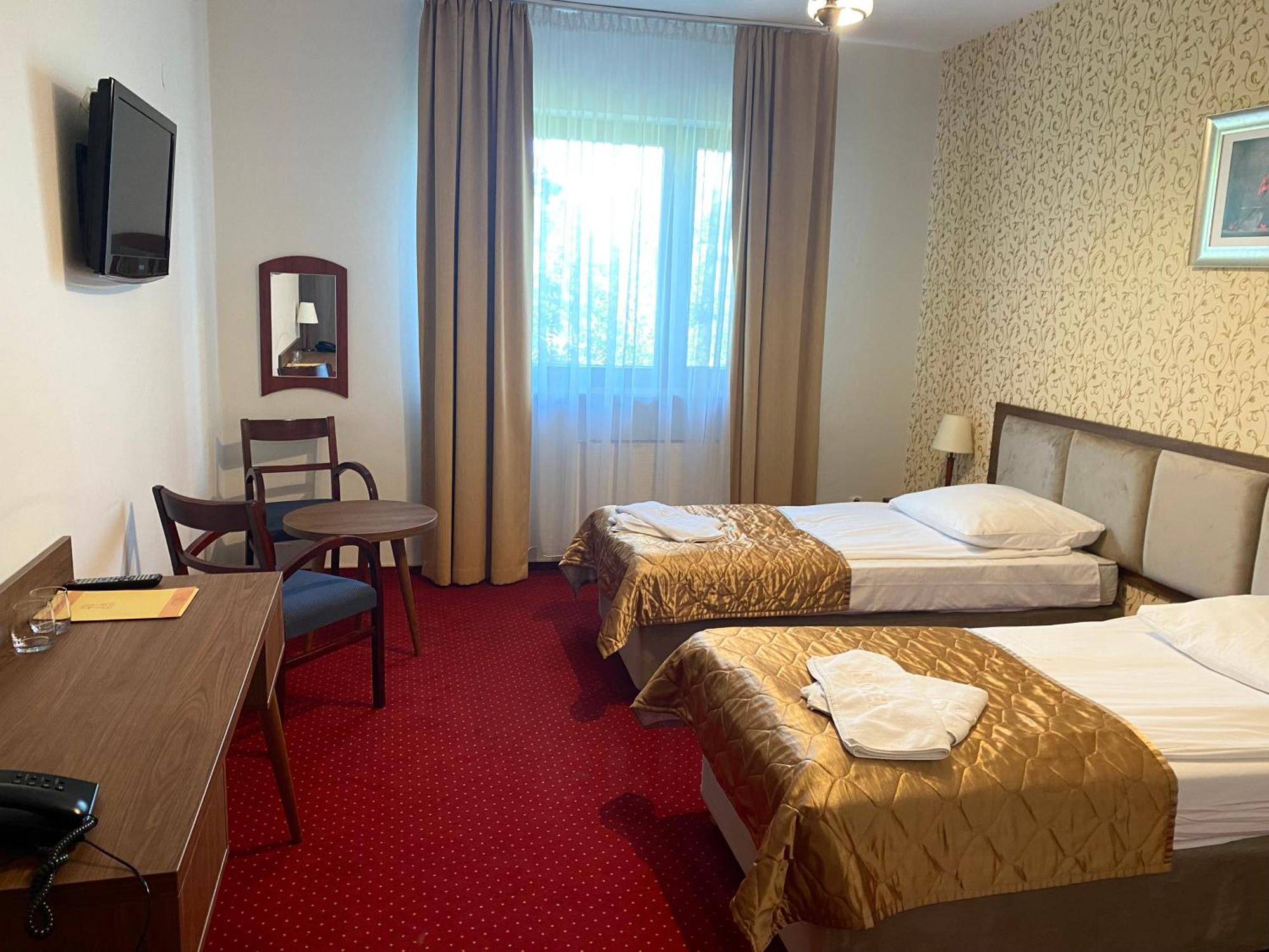 ורשה Hotel Arkadia מראה חיצוני תמונה