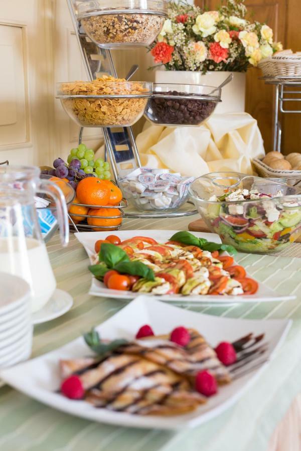 ורשה Hotel Arkadia מראה חיצוני תמונה