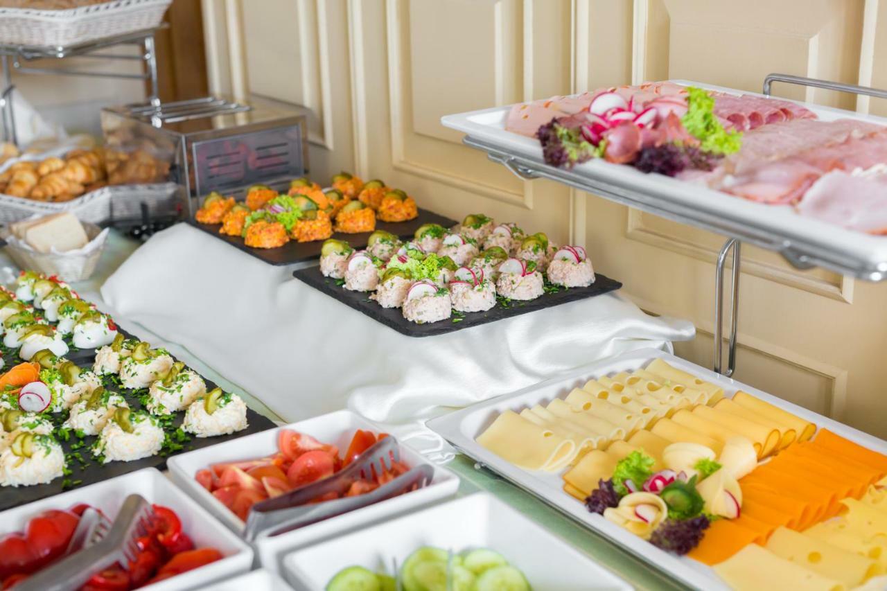 ורשה Hotel Arkadia מראה חיצוני תמונה