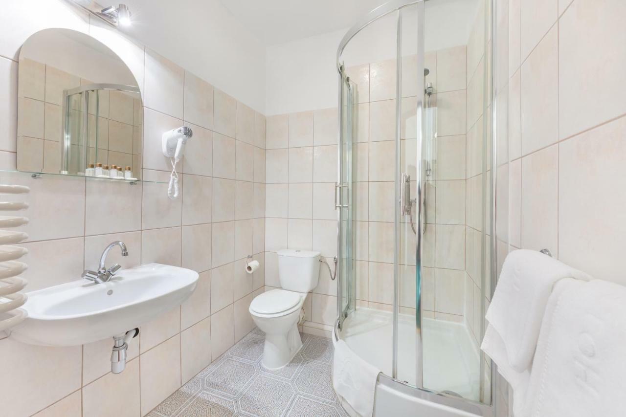 ורשה Hotel Arkadia מראה חיצוני תמונה