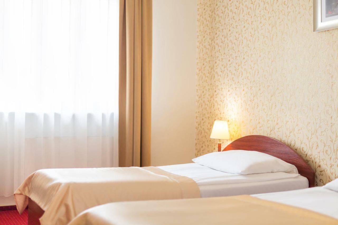 ורשה Hotel Arkadia מראה חיצוני תמונה