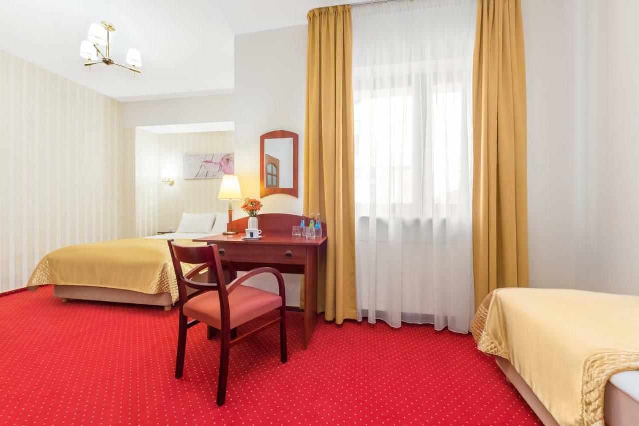 ורשה Hotel Arkadia מראה חיצוני תמונה