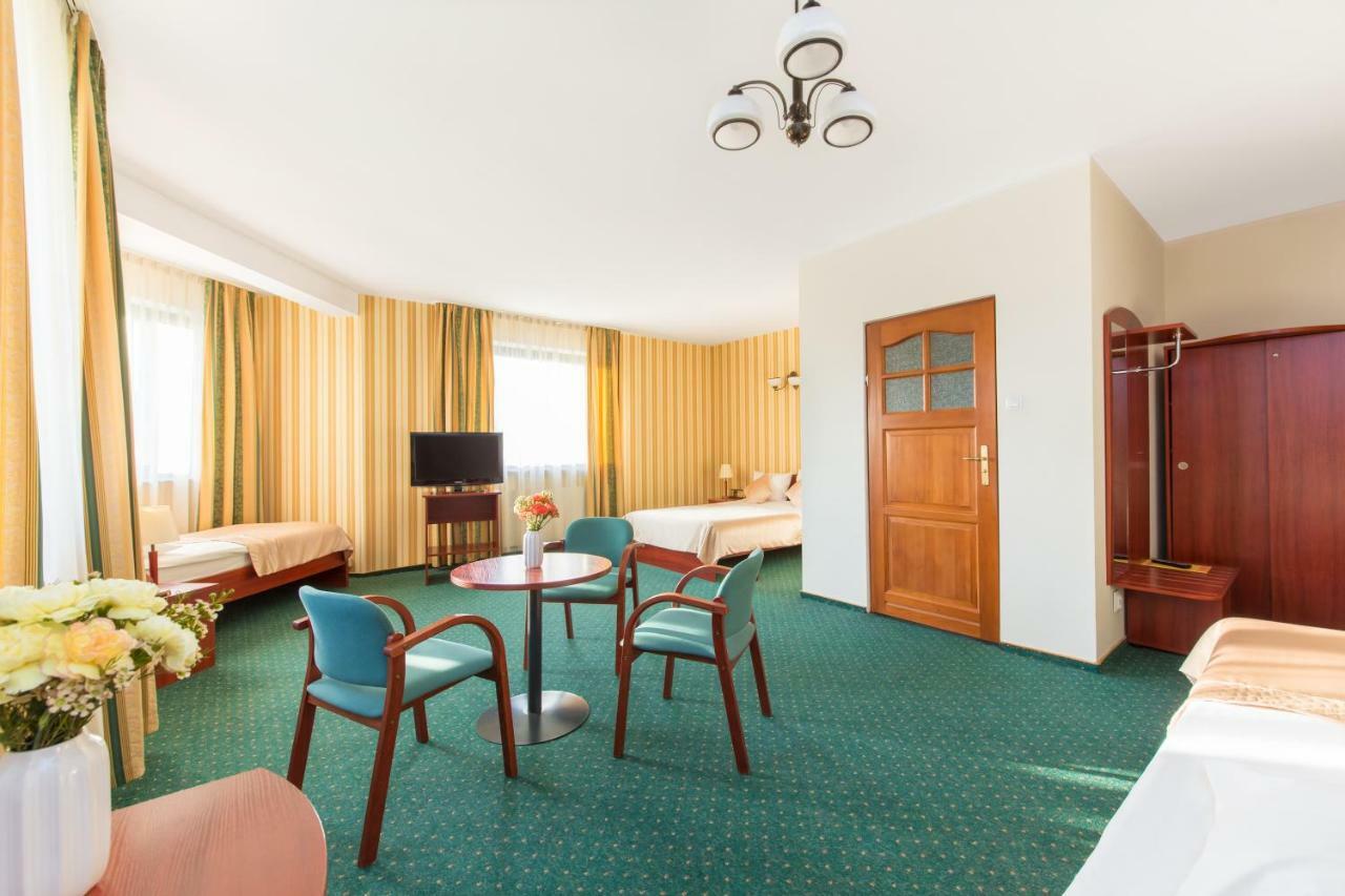 ורשה Hotel Arkadia מראה חיצוני תמונה